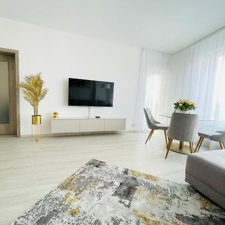 New Luxury City Centre Apartment With Panoramic View, Free Parking Pressburg Exterior foto