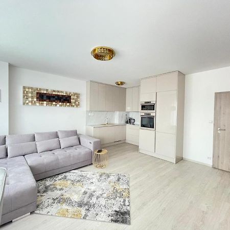 New Luxury City Centre Apartment With Panoramic View, Free Parking Pressburg Exterior foto