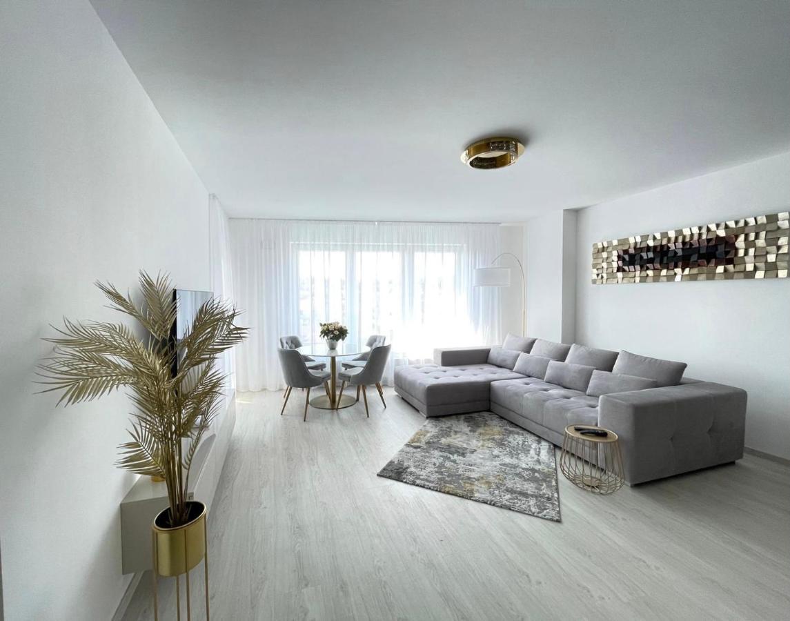 New Luxury City Centre Apartment With Panoramic View, Free Parking Pressburg Exterior foto