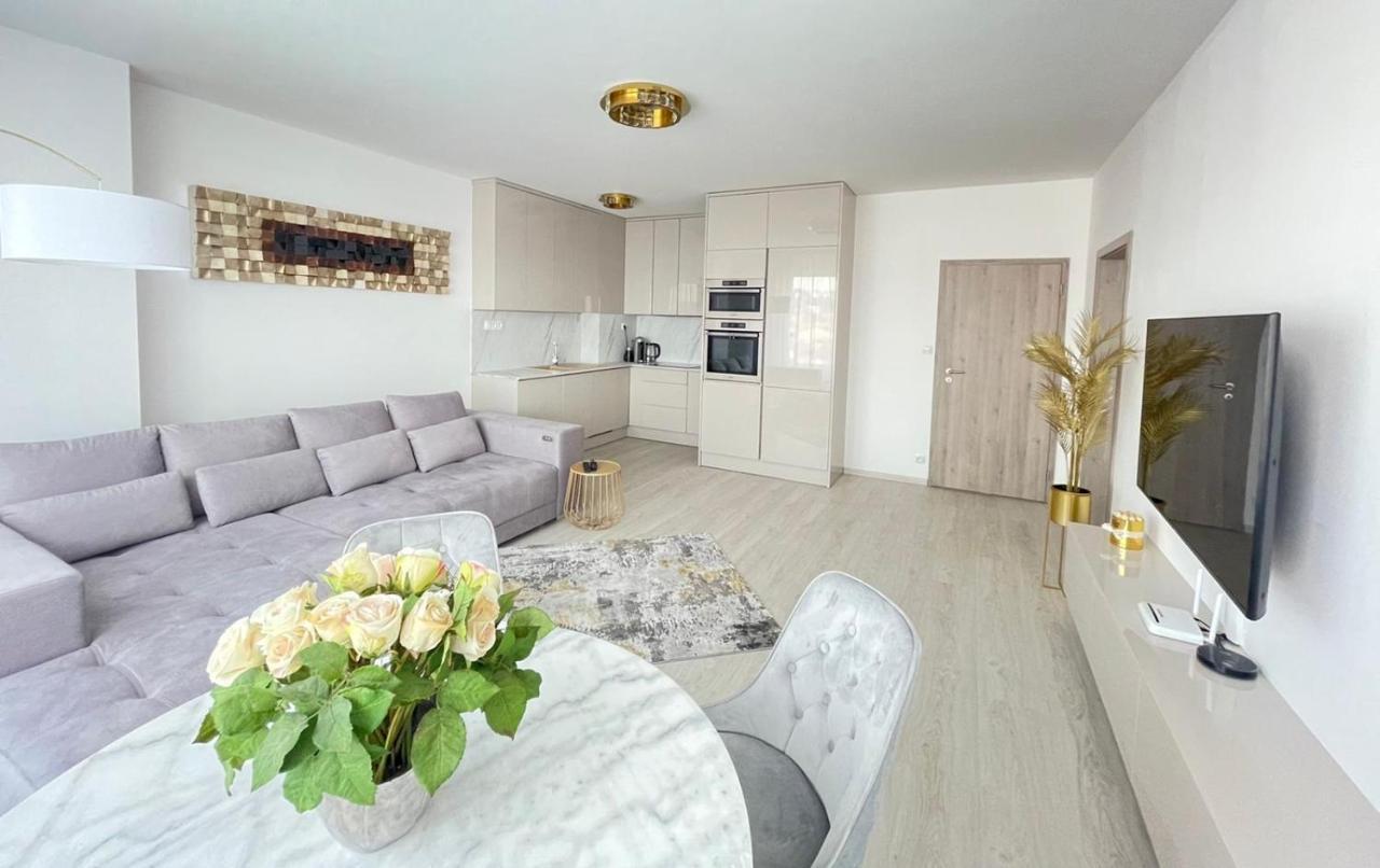 New Luxury City Centre Apartment With Panoramic View, Free Parking Pressburg Exterior foto