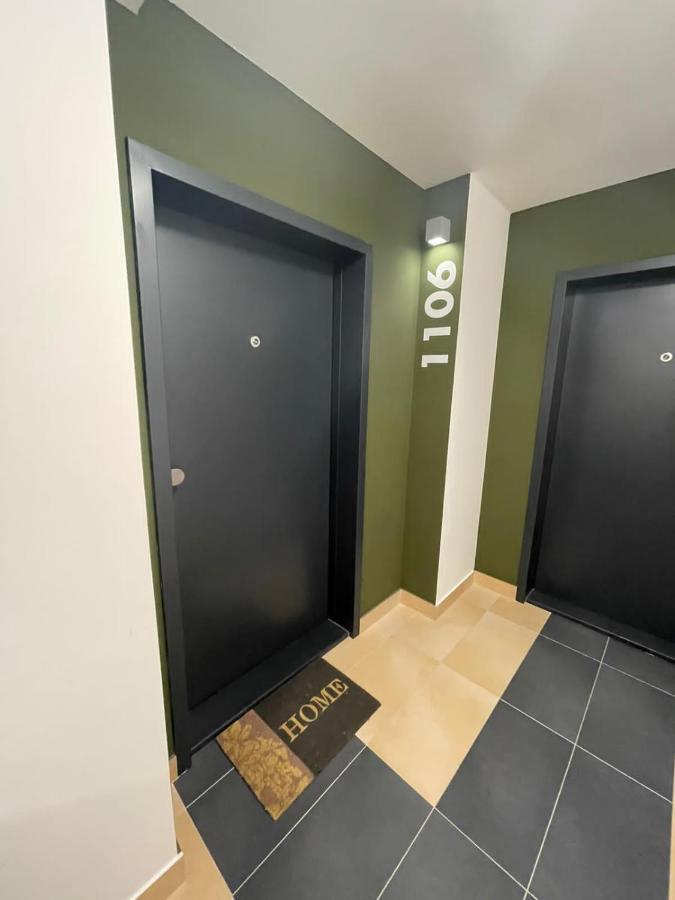 New Luxury City Centre Apartment With Panoramic View, Free Parking Pressburg Exterior foto