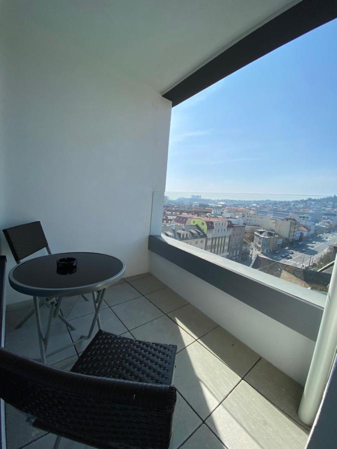 New Luxury City Centre Apartment With Panoramic View, Free Parking Pressburg Exterior foto