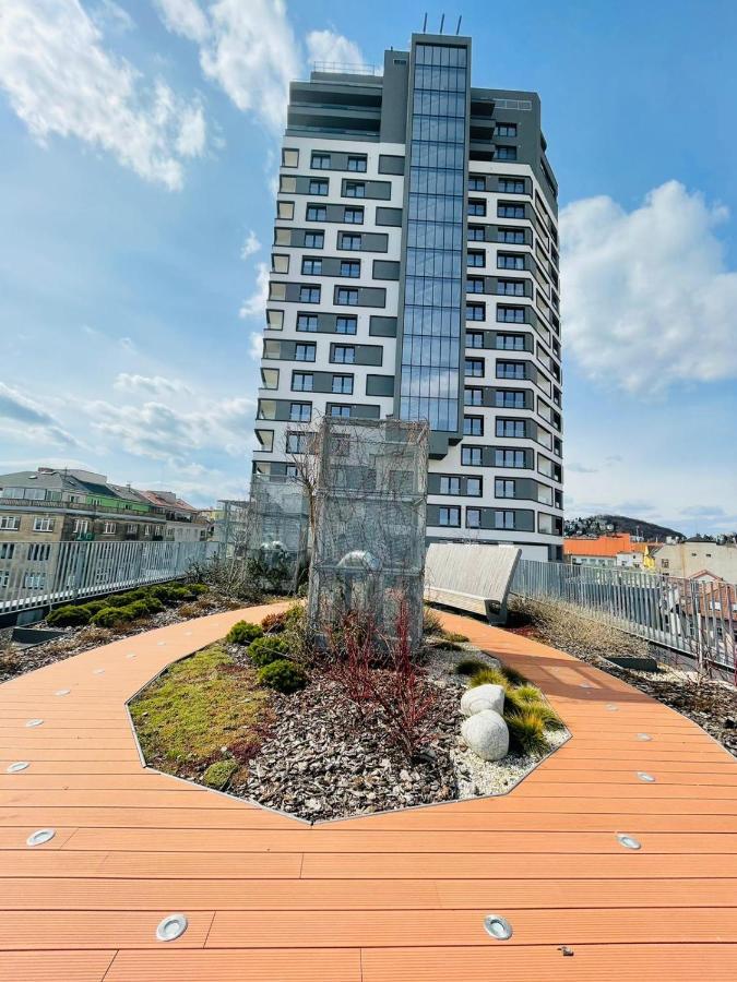 New Luxury City Centre Apartment With Panoramic View, Free Parking Pressburg Exterior foto