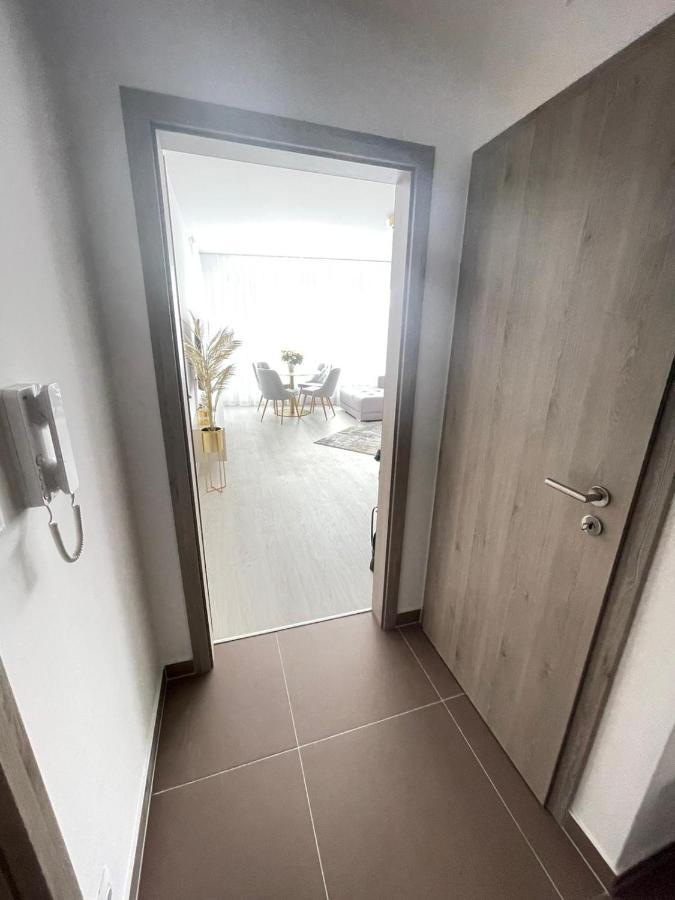 New Luxury City Centre Apartment With Panoramic View, Free Parking Pressburg Exterior foto