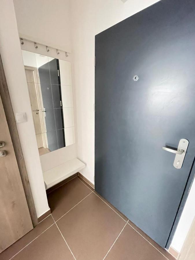 New Luxury City Centre Apartment With Panoramic View, Free Parking Pressburg Exterior foto